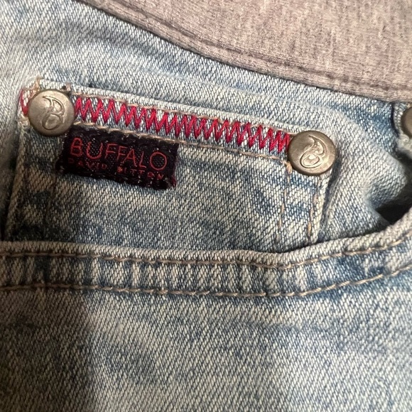 Buffalo David Bitton Womens Size 27 Medium Wash Mid Rise Cutoff Jean Shorts (D2) - Picture 2 of 6